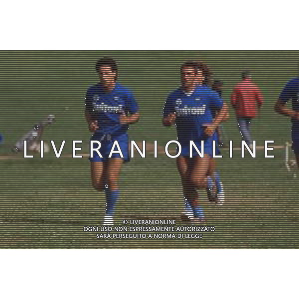 DIAP-RETROSPETTIVA ANTONIO CARECA CALCIATORE NELLA FOTO ANTONIO CARECA CON LA MAGLIA DEL NAPOLI CALCO CON BRUNO GIORDANO AG ALDO LIVERANI SAS