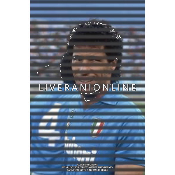 DIAP-RETROSPETTIVA ANTONIO CARECA CALCIATORE NELLA FOTO ANTONIO CARECA CON LA MAGLIA DEL NAPOLI CALCO AG ALDO LIVERANI SAS