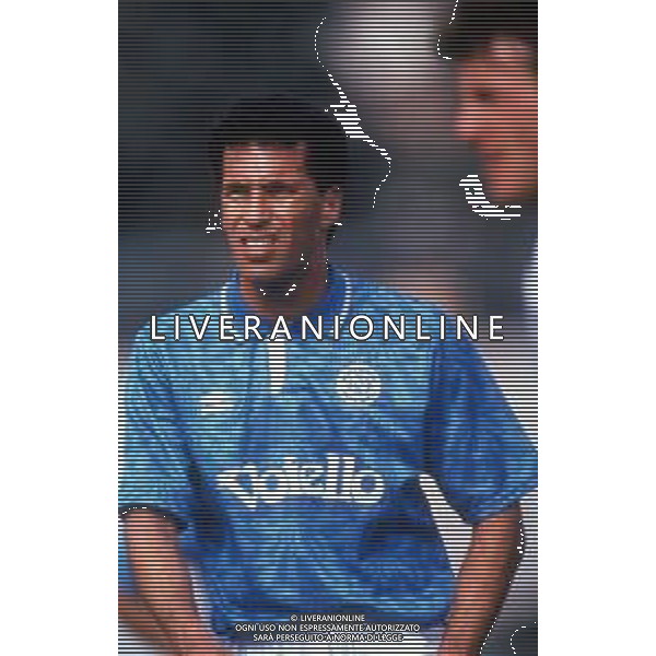 DIAP-RETROSPETTIVA ANTONIO CARECA CALCIATORE NELLA FOTO ANTONIO CARECA CON LA MAGLIA DEL NAPOLI CALCO AG ALDO LIVERANI SAS