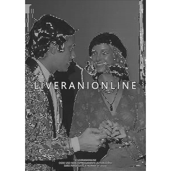RETROSPETTIVA ENRICO MONTESANO ATTORE NELLA FOTO ENRICO MONTESANO A TAORMINA NELL\'ANNO 1977 CON SIDNEY ROME AG ALDO LIVERANI SAS  