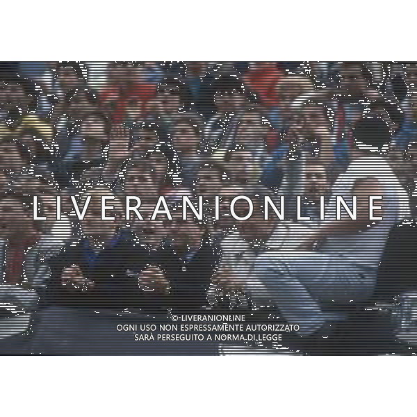 DIAP-RETROSPETTIVA COSTANTINO ROZZI PRESIDENTE ASCOLI CALCIO NELLA FOTO COSTANTINO ROZZI PRESIDENTE ASCOLI CALCIO NELL\'ANNO 1986 CON GIUSEPPE IACHINI COI TIFOSI FOTO GAETANO AMICI-AG ALDO LIVERANI SAS