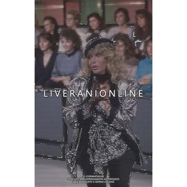 DIAP-RETROSPETTIVA ISABELLA BIAGINI ATTRICE NELLA FOTO ISABELLA BIAGINI NELL\'ANNO 1987 OSPITE DELLA TRASMISSIONE TELEVISIVA “MEZZOGIORNO E\' “ AG ALDO LIVERANI SAS 