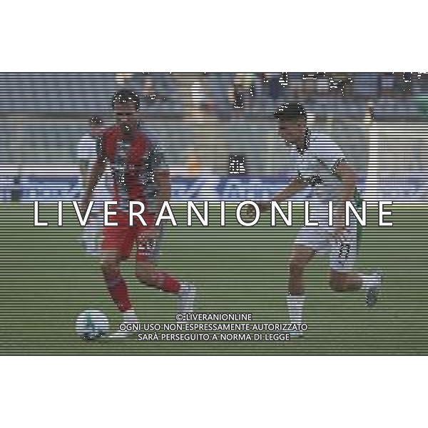 Franco Damian Vazquez of US Cremonese competes for the ball with Daniel Boloca of US Sassuolo during US Cremonese vs US Sassuolo, 2° Serie A Enilive 2025-26 game at Renato Zini stadium in Cremona (CR), Italy, on August 28, 2025. (Photo by Davide Casentini) AG ALDO LIVERANI SAS