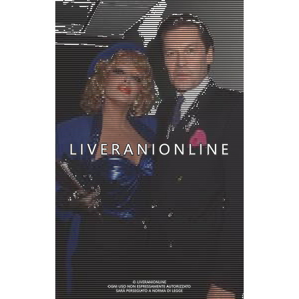 DIAP-RETROSPETTIVA ISABELLA BIAGINI ATTRICE NELLA FOTO ISABELLA BIAGINI NELL\'ANNO 1988 A MILANO CON HELMUT BERGER FOTO JAMES SAVOIA-AG ALDO LIVERANI SAS