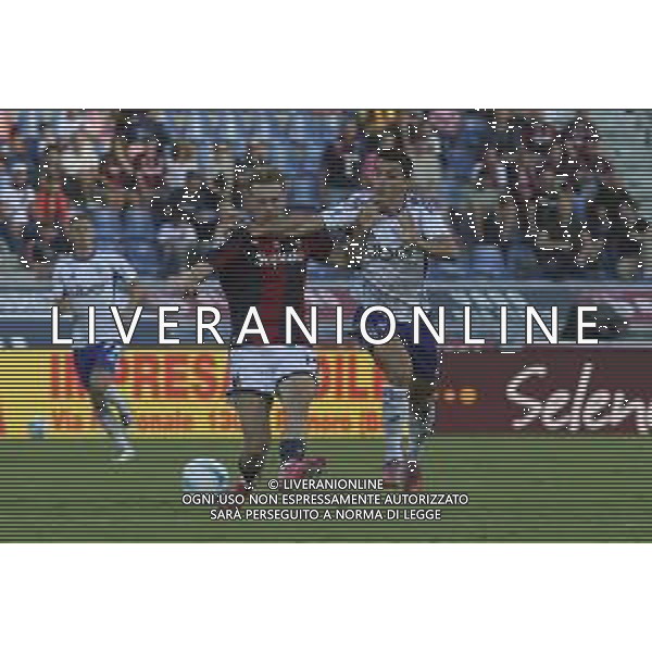 Anastasios Douvikas of Como 1907 battle for the ball with Torbjorn Lysaker Heggem of Bologna FC during Bologna FC vs Como FC, 2° Serie A Enilive 2025-26 game at Renato Dall\'Ara stadium in Bologna (BO), Italy, on August 30, 2025. (Photo by Davide Casentini) AG ALDO LIVERANI SAS
