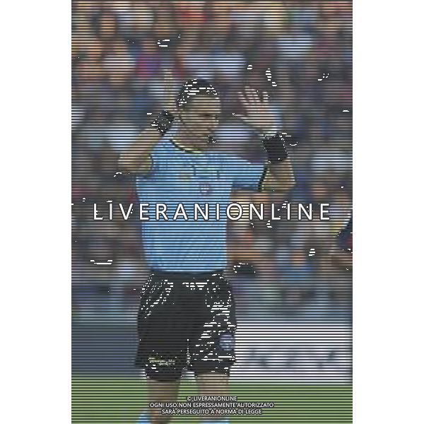 The Referee Daniele Doveri gestures during Bologna FC vs Como FC, 2° Serie A Enilive 2025-26 game at Renato Dall\'Ara stadium in Bologna (BO), Italy, on August 30, 2025. (Photo by Davide Casentini) AG ALDO LIVERANI SAS