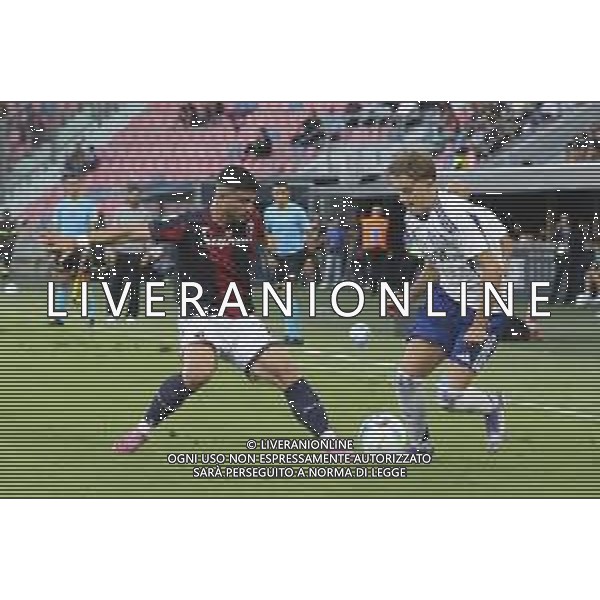 Jesus Rodriguez Caraballo "Jesus R." of Como 1907 battle for the ball with Riccardo Orsolini of Bologna FC. during Bologna FC vs Como FC, 2° Serie A Enilive 2025-26 game at Renato Dall\'Ara stadium in Bologna (BO), Italy, on August 30, 2025. (Photo by Davide Casentini) AG ALDO LIVERANI SAS