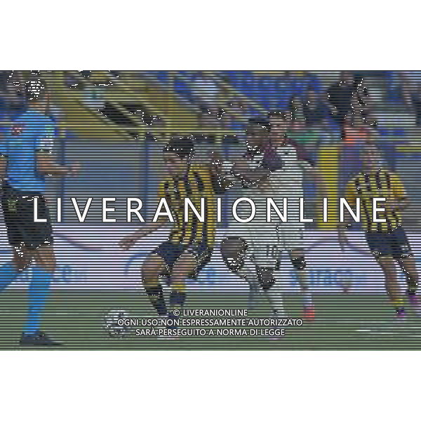 30 08 2025 - Castellammare di Stabia. Stadio Romeo Menti. Serie B. Juve Stabia-Venezia Nella foto Giuseppe Leone, John Yeboah Foto Giuseppe Cuozzo/Agenzia Liverani- AGENZIA ALDO LIVERANI SAS -30 08 2025 - Castellammare di Stabia. Stadio Romeo Menti. Serie B. Juve Stabia-Venezia