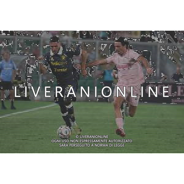 Tommaso Augello (Palermo FC) e Farès Ghedjemis (Frosinone Calcio) in azione durante Palermo FC vs Frosinone Calcio Serie B 25/26 presso lo stadio Renzo Barbera di Palermo il 30/08/25 ©FEDERICO SERRA - AGENZIA ALDO LIVERANI SAS