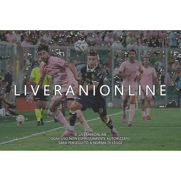 Antonio Raimondo (Frosinone Calcio)o e Mattia Bani (Palermo FC) in azione durante Palermo FC vs Frosinone Calcio Serie B 25/26 presso lo stadio Renzo Barbera di Palermo il 30/08/25 ©FEDERICO SERRA - AGENZIA ALDO LIVERANI SAS
