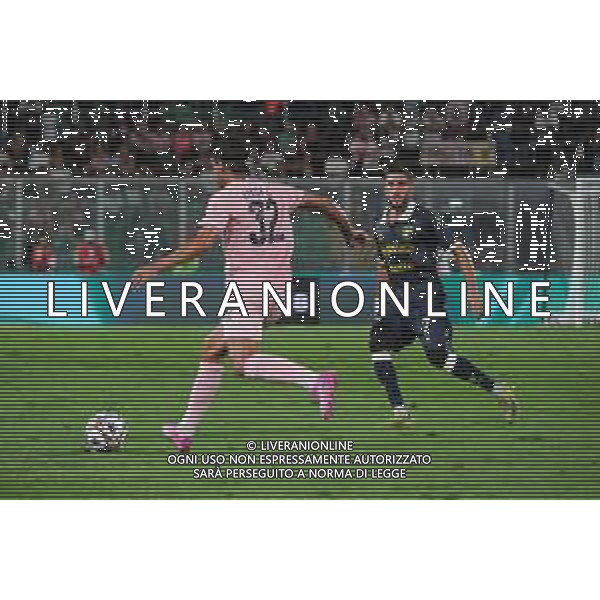 Pietro Ceccaroni (Palermo FC) e Farès Ghedjemis (Frosinone Calcio) in azione durante Palermo FC vs Frosinone Calcio Serie B 25/26 presso lo stadio Renzo Barbera di Palermo il 30/08/25 ©FEDERICO SERRA - AGENZIA ALDO LIVERANI SAS