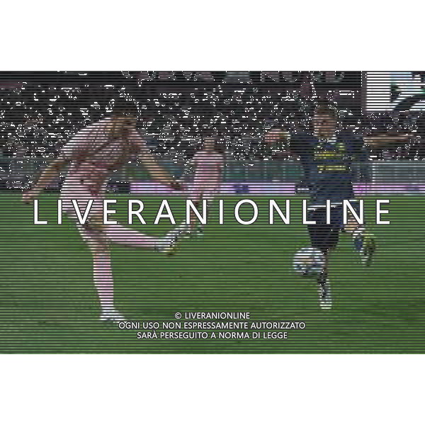 Patryk Peda (Palermo FC) in azione durante Palermo FC vs Frosinone Calcio Serie B 25/26 presso lo stadio Renzo Barbera di Palermo il 30/08/25 ©Federico Serra - AGENZIA ALDO LIVERANI SAS -TVFS Palermo vs Frosinone Campionato Calcio Serie B 30.08.2025