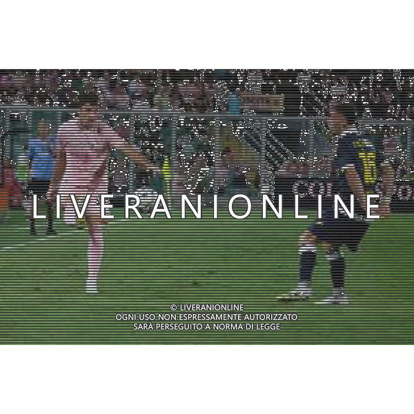 Patryk Peda (Palermo FC) in azione durante Palermo FC vs Frosinone Calcio Serie B 25/26 presso lo stadio Renzo Barbera di Palermo il 30/08/25 ©Federico Serra - AGENZIA ALDO LIVERANI SAS -TVFS Palermo vs Frosinone Campionato Calcio Serie B 30.08.2025