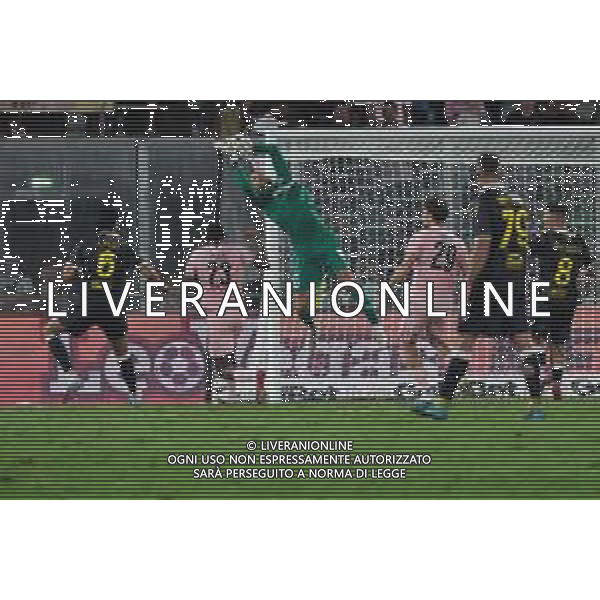 Parata Jesse Joronen (Palermo FC) in azione durante Palermo FC vs Frosinone Calcio Serie B 25/26 presso lo stadio Renzo Barbera di Palermo il 30/08/25 ©Federico Serra - AGENZIA ALDO LIVERANI SAS -TVFS Palermo vs Frosinone Campionato Calcio Serie B 30.08.2025