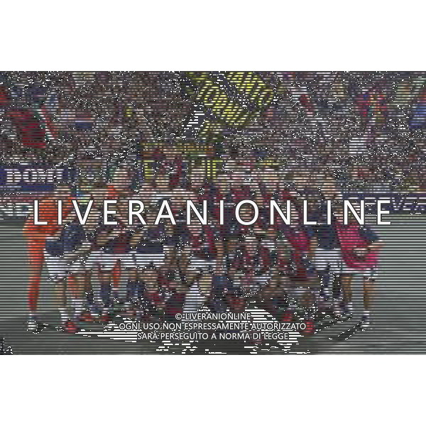 Bologna players celebrate the victory at the end of during Bologna FC vs Como FC, 2° Serie A Enilive 2025-26 game at Renato Dall\'Ara stadium in Bologna (BO), Italy, on August 30, 2025. (Photo by Davide Casentini)- AGENZIA ALDO LIVERANI SAS