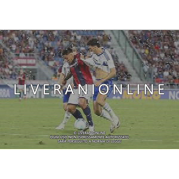 Santiago Thomas Castro of Bologna FC battle for the ball with Jacobo Ramon Naveros "Jacobo" of Como 1907 during Bologna FC vs Como FC, 2° Serie A Enilive 2025-26 game at Renato Dall\'Ara stadium in Bologna (BO), Italy, on August 30, 2025. (Photo by Davide Casentini)- AGENZIA ALDO LIVERANI SAS