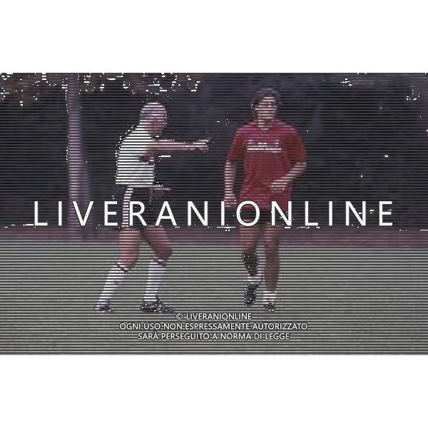 DIAP-RETROSPETTIVA CHRISTIAN LANTIGNOTTI CALCIATORE NELLA FOTO CHRISTIAN LANTIGNOTTI CON LA MAGLIA DEL MILAN NELL\'ANNO 1988-1989 E ARRIGO SACCHI AG ALDO LIVERANI SAS