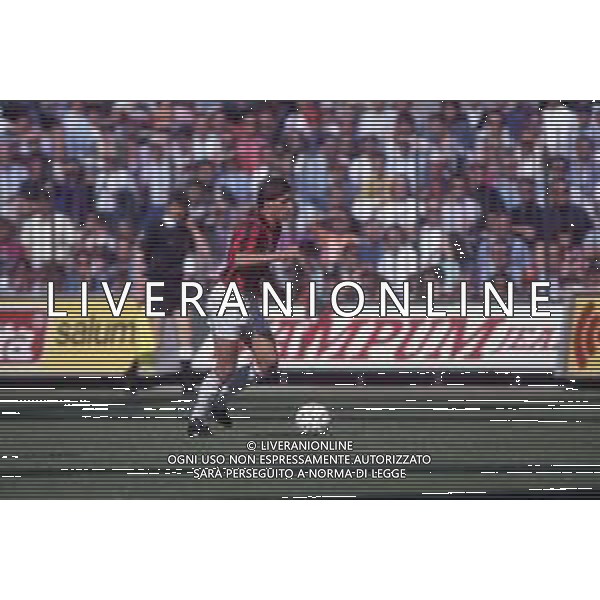 DIAP-RETROSPETTIVA CHRISTIAN LANTIGNOTTI CALCIATORE NELLA FOTO CHRISTIAN LANTIGNOTTI CON LA MAGLIA DEL MILAN NELL\'ANNO 1988-1989 AG ALDO LIVERANI SAS