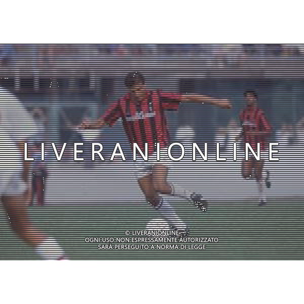 DIAP-RETROSPETTIVA CHRISTIAN LANTIGNOTTI CALCIATORE NELLA FOTO CHRISTIAN LANTIGNOTTI CON LA MAGLIA DEL MILAN NELL\'ANNO 1988-1989 AG ALDO LIVERANI SAS