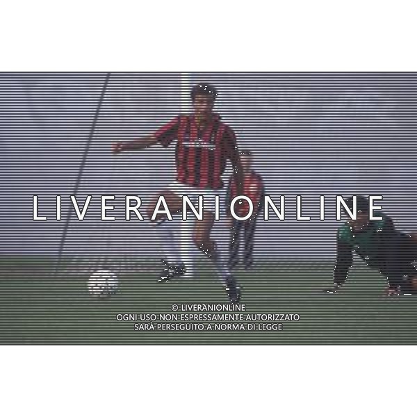 DIAP-RETROSPETTIVA CHRISTIAN LANTIGNOTTI CALCIATORE NELLA FOTO CHRISTIAN LANTIGNOTTI CON LA MAGLIA DEL MILAN NELL\'ANNO 1988-1989 AG ALDO LIVERANI SAS