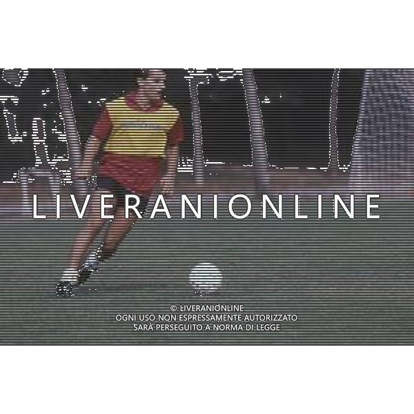 DIAP-RETROSPETTIVA CHRISTIAN LANTIGNOTTI CALCIATORE NELLA FOTO CHRISTIAN LANTIGNOTTI CON LA MAGLIA DEL MILAN NELL\'ANNO 1988-1989 AG ALDO LIVERANI SAS