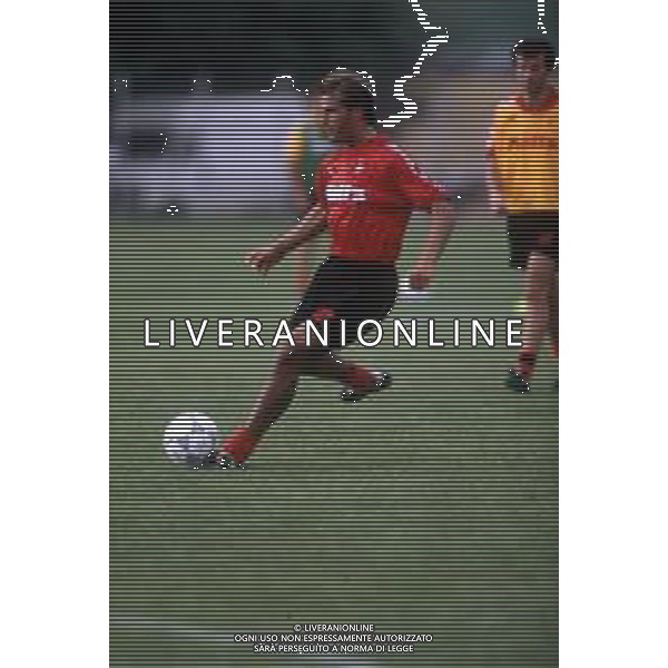 DIAP-RETROSPETTIVA CHRISTIAN LANTIGNOTTI CALCIATORE NELLA FOTO CHRISTIAN LANTIGNOTTI CON LA MAGLIA DEL MILAN NELL\'ANNO 1988-1989 AG ALDO LIVERANI SAS