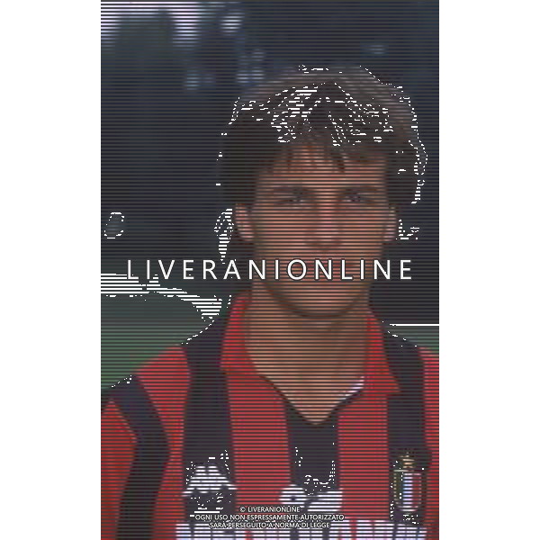 DIAP-RETROSPETTIVA CHRISTIAN LANTIGNOTTI CALCIATORE NELLA FOTO CHRISTIAN LANTIGNOTTI CON LA MAGLIA DEL MILAN NELL\'ANNO 1988-1989 AG ALDO LIVERANI SAS