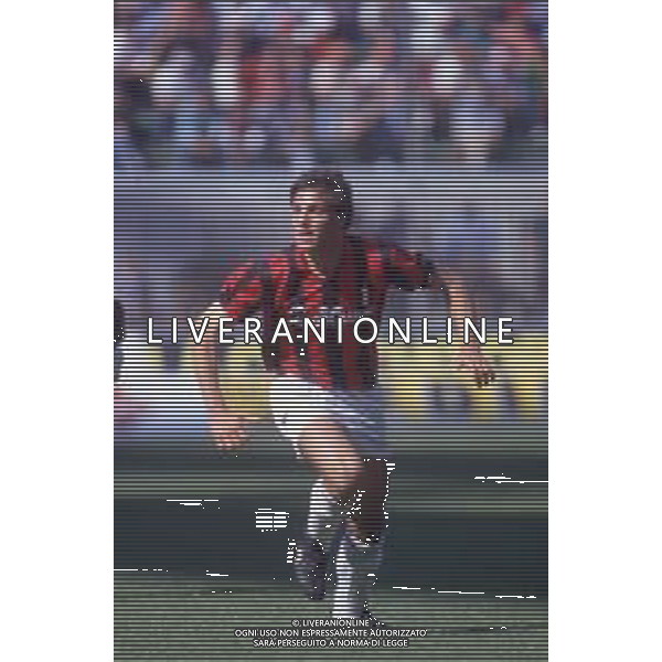 DIAP-RETROSPETTIVA CHRISTIAN LANTIGNOTTI CALCIATORE NELLA FOTO CHRISTIAN LANTIGNOTTI CON LA MAGLIA DEL MILAN NELL\'ANNO 1988-1989 AG ALDO LIVERANI SAS