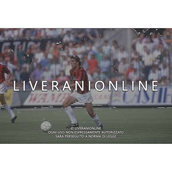 DIAP-RETROSPETTIVA CHRISTIAN LANTIGNOTTI CALCIATORE NELLA FOTO CHRISTIAN LANTIGNOTTI CON LA MAGLIA DEL MILAN NELL\'ANNO 1988-1989 AG ALDO LIVERANI SAS