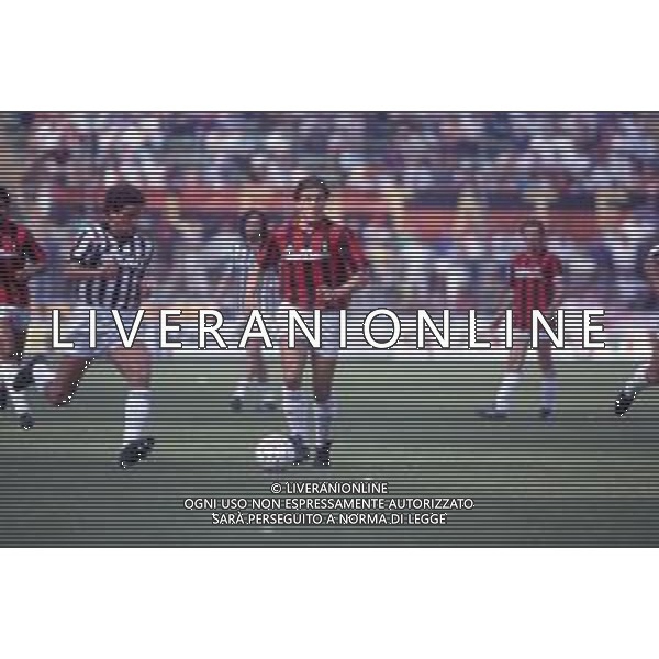 DIAP-RETROSPETTIVA CHRISTIAN LANTIGNOTTI CALCIATORE NELLA FOTO CHRISTIAN LANTIGNOTTI CON LA MAGLIA DEL MILAN NELL\'ANNO 1988-1989 AG ALDO LIVERANI SAS