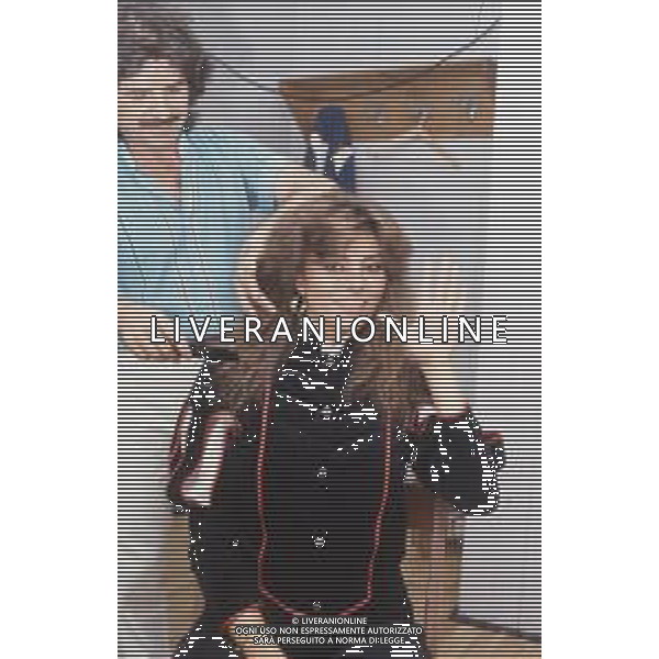 DIAP-RETROSPETTIVA MARINA OCCHIENA CANTANTE NELLA FOTO MARINA OCCHIENA CON IL PARRUCCHIERE ROLANDO ELISEI NELL\'ANNO 1982  AG ALDO LIVERANI SAS