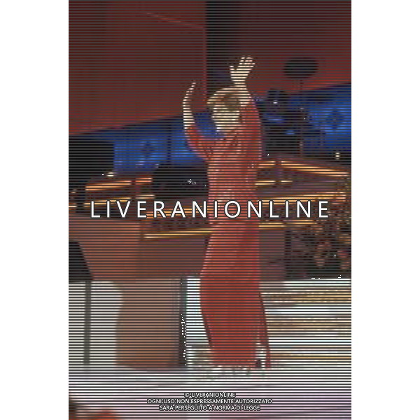 DIAP-RETROSPETTIVA ORIETTA BERTI CANTANTE NELLA FOTO ORIETTA BERTI AL FESTIVAL DI SANREMO NELL\'ANNO 1986 AG ALDO LIVERANI SAS