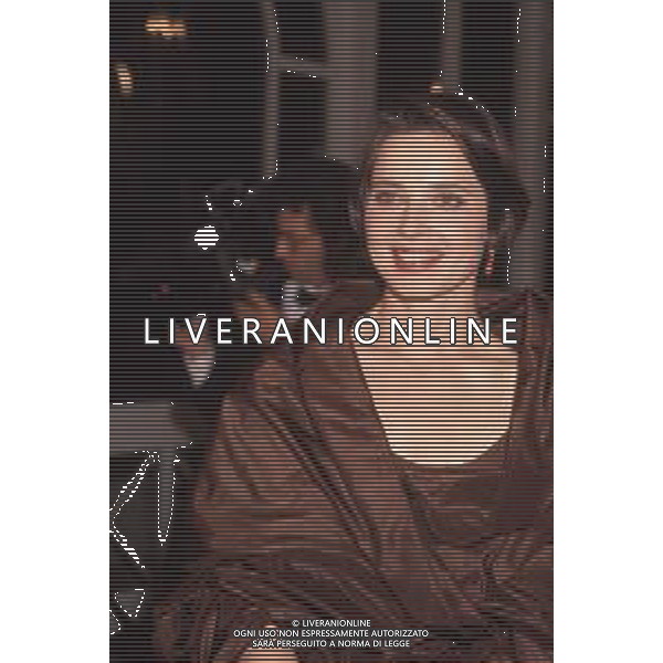 DIAP-RETROSPETTIVA ISABELLA ROSSELLINI ATTRICE NELLA FOTO ISABELLA ROSSELLINI CON PAOLO VILLAGGIO A CANNES NELL\'ANNO 1990 AG ALDO LIVERANI SAS