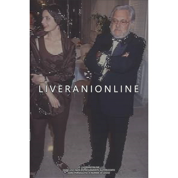 DIAP-RETROSPETTIVA ISABELLA ROSSELLINI ATTRICE NELLA FOTO ISABELLA ROSSELLINI CON PAOLO VILLAGGIO A CANNES NELL\'ANNO 1990 AG ALDO LIVERANI SAS