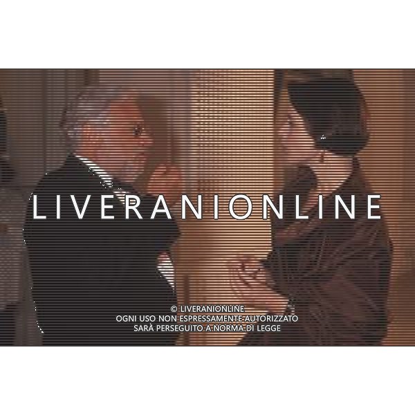 DIAP-RETROSPETTIVA ISABELLA ROSSELLINI ATTRICE NELLA FOTO ISABELLA ROSSELLINI CON PAOLO VILLAGGIO A CANNES NELL\'ANNO 1990 AG ALDO LIVERANI SAS