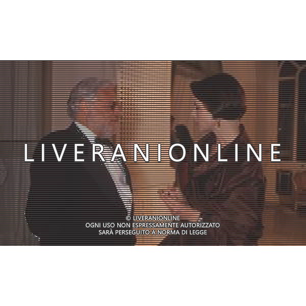 DIAP-RETROSPETTIVA ISABELLA ROSSELLINI ATTRICE NELLA FOTO ISABELLA ROSSELLINI CON PAOLO VILLAGGIO A CANNES NELL\'ANNO 1990 AG ALDO LIVERANI SAS