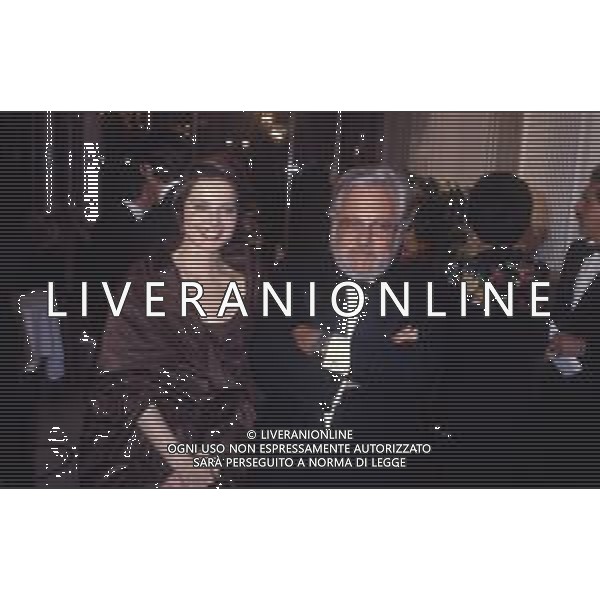 DIAP-RETROSPETTIVA ISABELLA ROSSELLINI ATTRICE NELLA FOTO ISABELLA ROSSELLINI CON PAOLO VILLAGGIO A CANNES NELL\'ANNO 1990 AG ALDO LIVERANI SAS