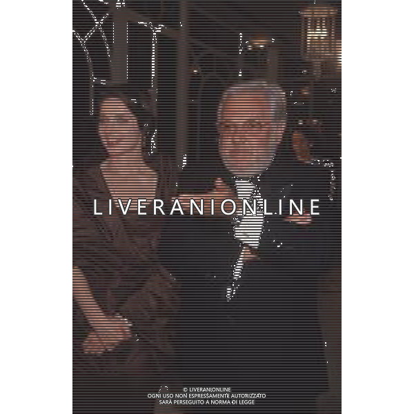 DIAP-RETROSPETTIVA ISABELLA ROSSELLINI ATTRICE NELLA FOTO ISABELLA ROSSELLINI CON PAOLO VILLAGGIO A CANNES NELL\'ANNO 1990 AG ALDO LIVERANI SAS