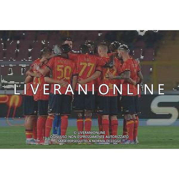 TVEM September 29, 2025 Lecce, Italy - US Lecce vs AC Milan - Italian soccer serie A 2024/25 - Via Del Mare Stadium. In the pic: The US Lecce players hug each other FOTO EMMANUELE MASTRODONATO-AG ALDO LIVERANI SAS