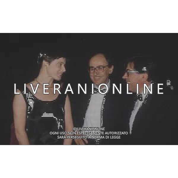 DIAP-RETROSPETTIVA ISABELLA ROSSELLINI ATTRICE NELLA FOTO ISABELLA ROSSELLINI CON PAOLO E VITTORIO TAVANI A CANNES NELL\'ANNO 1987 AG ALDO LIVERANI SAS
