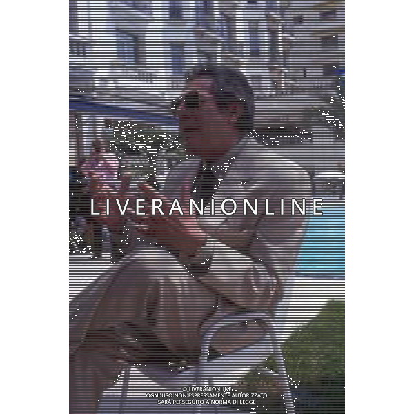 DIAP-RETROSPETTIVA MARCELLO MASTROIANNI ATTORE NELLA FOTO MARCELLO MASTROIANNI A CANNES NELL\'ANNO 1989 AG ALDO LIVERANI SAS