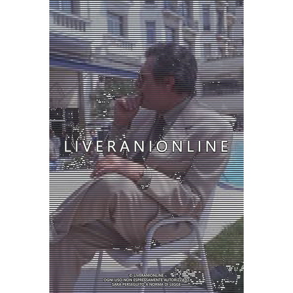 DIAP-RETROSPETTIVA MARCELLO MASTROIANNI ATTORE NELLA FOTO MARCELLO MASTROIANNI A CANNES NELL\'ANNO 1989 AG ALDO LIVERANI SAS