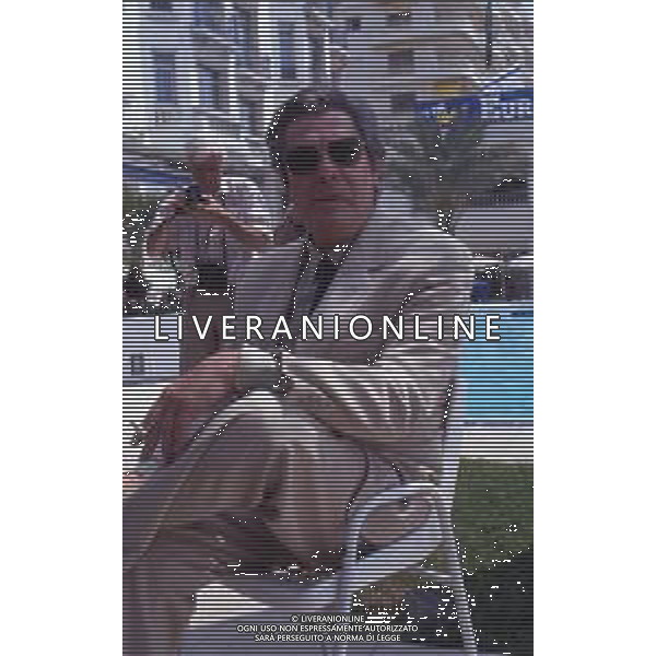 DIAP-RETROSPETTIVA MARCELLO MASTROIANNI ATTORE NELLA FOTO MARCELLO MASTROIANNI A CANNES NELL\'ANNO 1989 AG ALDO LIVERANI SAS