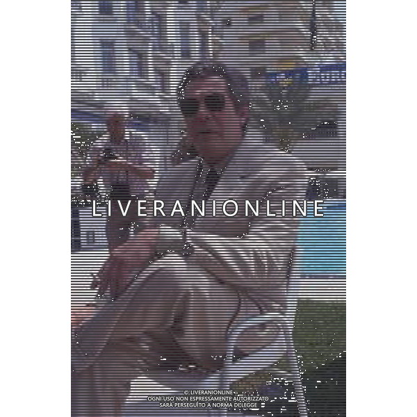 DIAP-RETROSPETTIVA MARCELLO MASTROIANNI ATTORE NELLA FOTO MARCELLO MASTROIANNI A CANNES NELL\'ANNO 1989 AG ALDO LIVERANI SAS