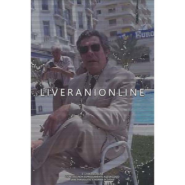 DIAP-RETROSPETTIVA MARCELLO MASTROIANNI ATTORE NELLA FOTO MARCELLO MASTROIANNI A CANNES NELL\'ANNO 1989 AG ALDO LIVERANI SAS