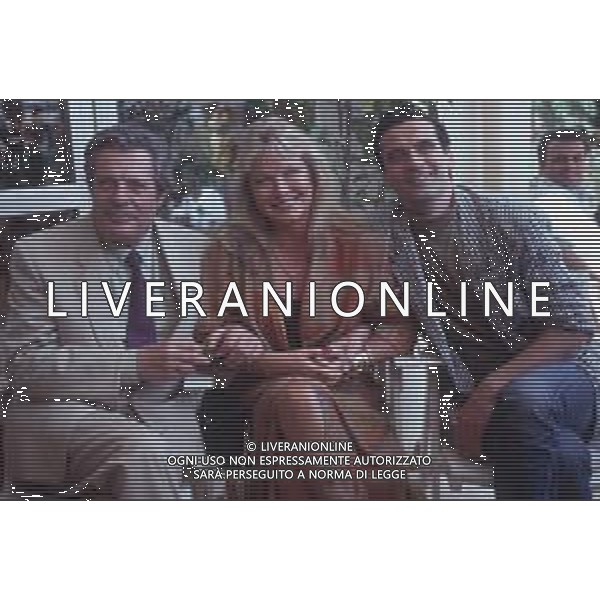DIAP-RETROSPETTIVA MARCELLO MASTROIANNI ATTORE NELLA FOTO MARCELLO MASTROIANNI CON MASSIMO TROISI E MARINA VLADY A CANNES NELL\'ANNO 1989 AG ALDO LIVERANI SAS