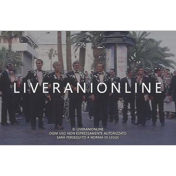 DIAP-RETROSPETTIVA MARCELLO MASTROIANNI ATTORE NELLA FOTO MARCELLO MASTROIANNI CON MASSIMO TROISI MARINA VLADY E ETTORE SCOLA A CANNES NELL\'ANNO 1989 AG ALDO LIVERANI SAS