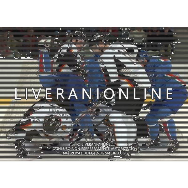 TORINO 18/02/2006 XX OLIMPIADE INVERNALE TORINO 2006 HOCKEY ITALIA-GERMANIA nella foto: Azione sottorete FOTO Gigi Arcaini / AG.Aldo Liverani