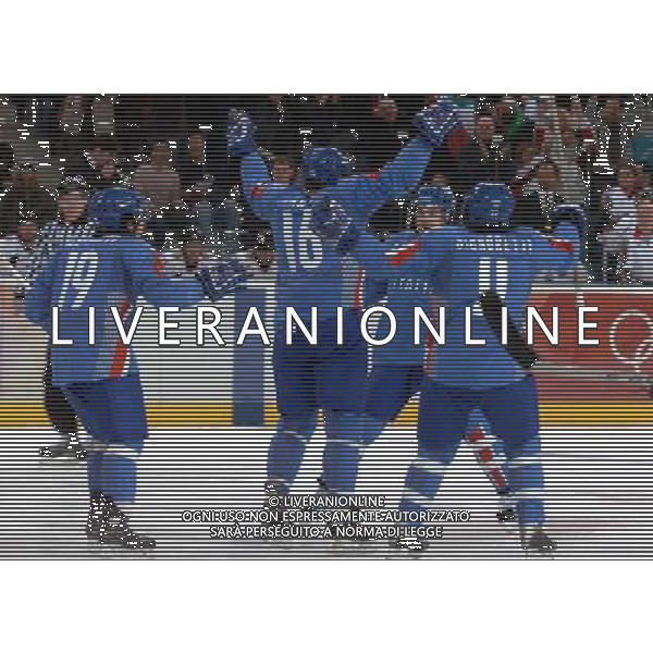 TORINO 18/02/2006 XX OLIMPIADE INVERNALE TORINO 2006 HOCKEY ITALIA-GERMANIA nella foto: Esultanza Italia FOTO Gigi Arcaini / AG.Aldo Liverani