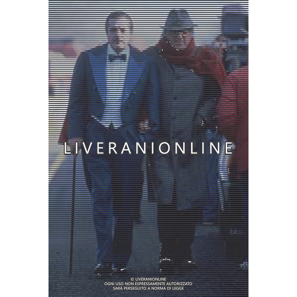 DIAP-RETROSPETTIVA MARCELLO MASTROIANNI ATTORE MARCELLO MASTROIANNI, attore cinematografico italiano - RETROSPETTIVA nella foto Marcello Mastroianni con Giulietta Masina nel film \' Ginger e Fred \' del 1985 diretto da Federico Fellini ©ARCHIVIO / AGENZIA ALDO LIVERANI SAS